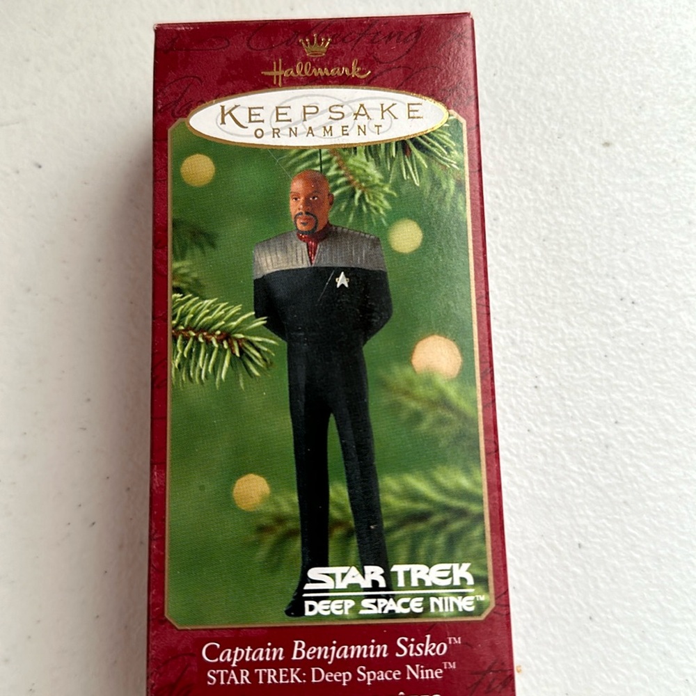 CAPTAIN BENJAMIN SISKO ORNAMENT  FROM DEEP SPACE NINE (STAR TREK)